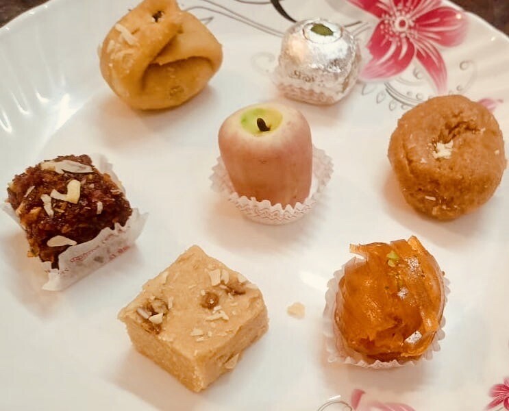 Special Sweets Combo from Netram Mulchand & Sons, Prayagraj (155 years old legacy shop) 800gm